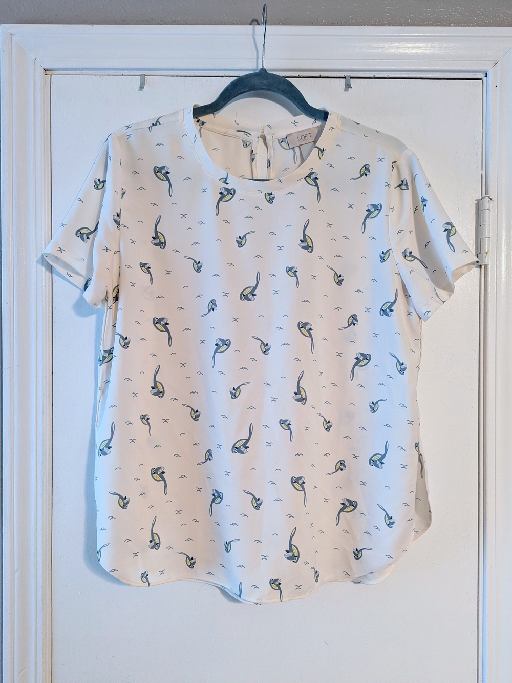 LOFT Cream Short Sleeve Bird Print Top Size M